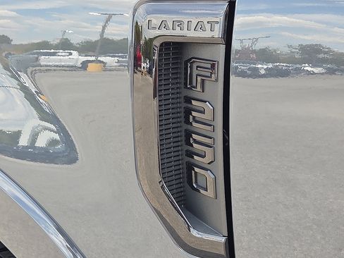 Used 2021 Ford F250 Lariat AWD/4WD image 8