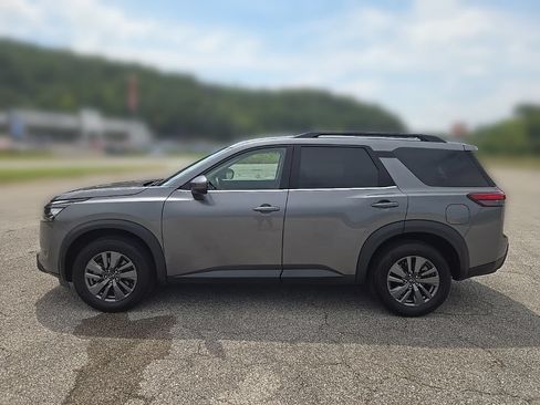 Used 2024 Nissan Pathfinder SV FWD image 10