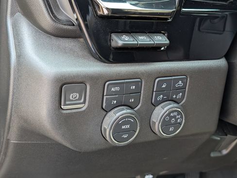 Used 2024 Chevrolet Silverado 2500 ZR2 w/ Technology Package AWD/4WD image 24