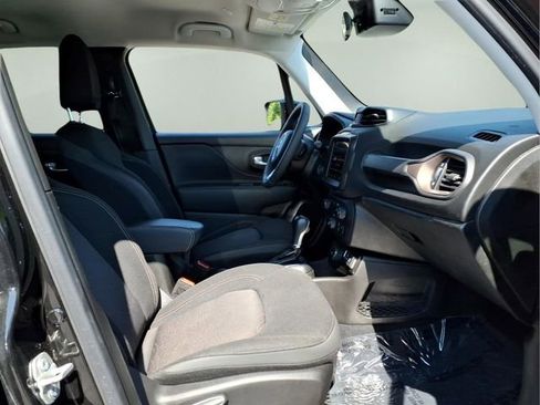 Used 2023 Jeep Renegade Latitude AWD/4WD image 13