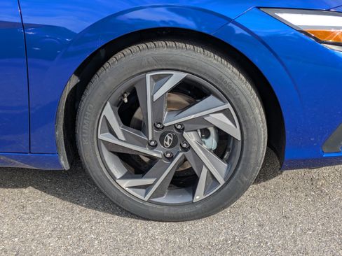 Used 2025 Hyundai Elantra Sport image 11