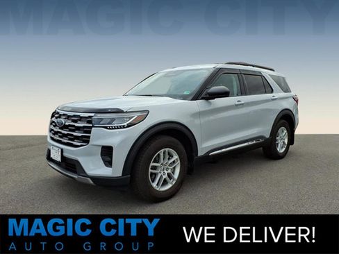 Used 2025 Ford Explorer Active image 1