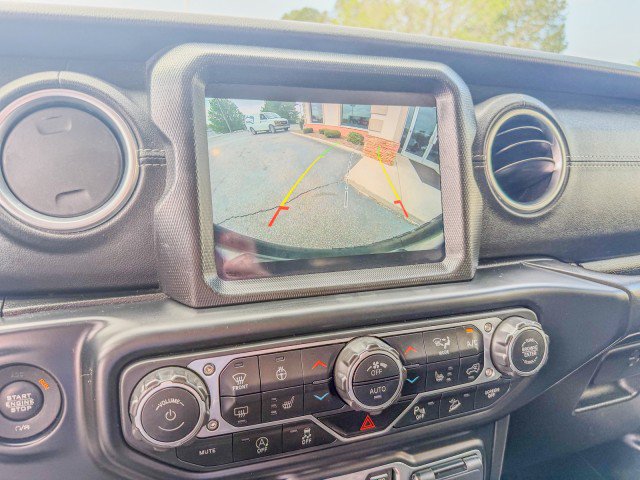 Used 2019 Jeep Wrangler Unlimited Sahara AWD/4WD image 10
