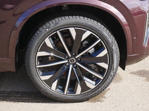 New 2026 Volvo XC90 B6 Plus w/ Protection Package AWD/4WD image 4