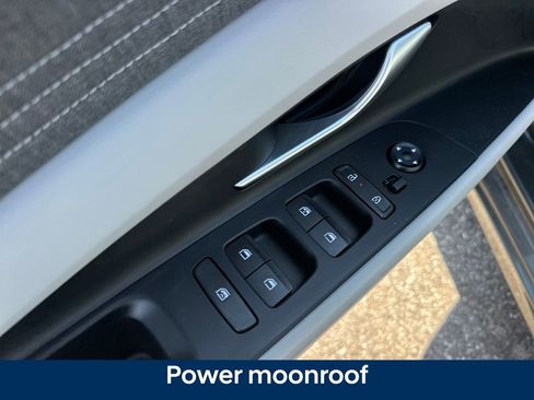 New 2025 Hyundai Elantra Limited image 8