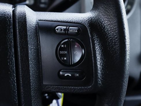 Used 2016 Ford F550 4x4 Crew Cab Super Duty w/ XLT Interior Package image 29