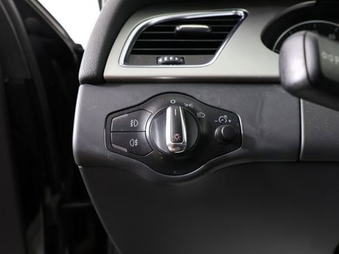 Used 2009 Audi A4 2.0T Premium image 31