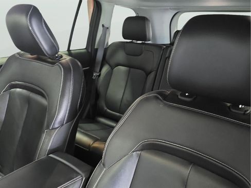 Used 2023 Jeep Grand Cherokee Limited AWD/4WD image 13