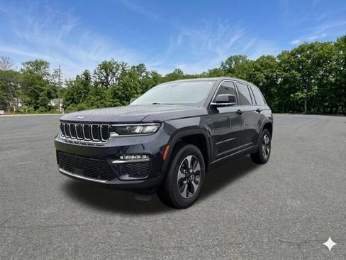Used 2022 Jeep Grand Cherokee Limited 4xe w/ Luxury Tech Group II AWD/4WD image 4