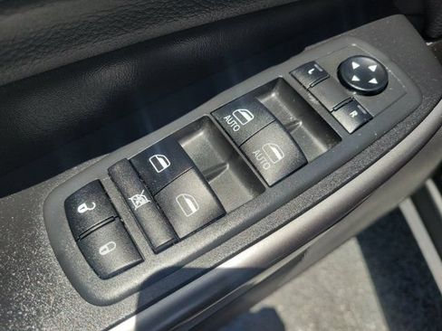 Used 2020 Jeep Cherokee Limited FWD image 17