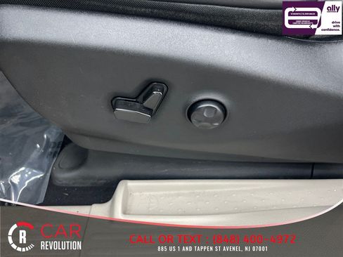 Used 2023 Chrysler Pacifica Touring-L FWD image 37