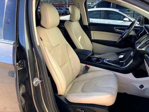 Used 2018 Ford Edge Titanium w/ Equipment Group 301A image 6