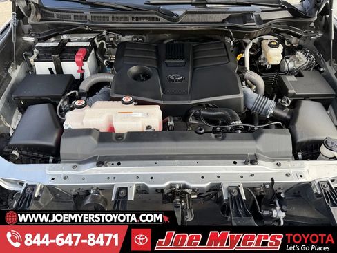 Used 2023 Toyota Tundra Platinum w/ Advanced Package image 32