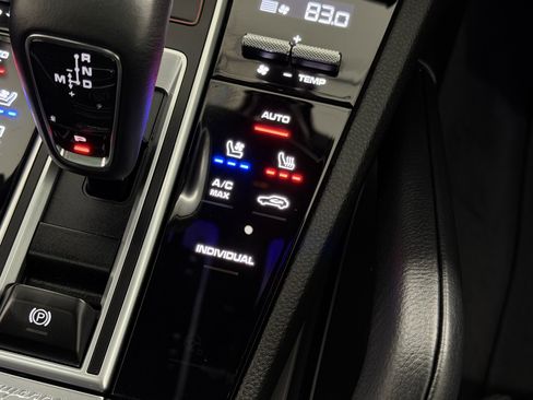 Certified 2023 Porsche Cayenne Platinum Edition image 41