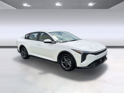 Used 2025 Kia K4 LXS FWD image 6