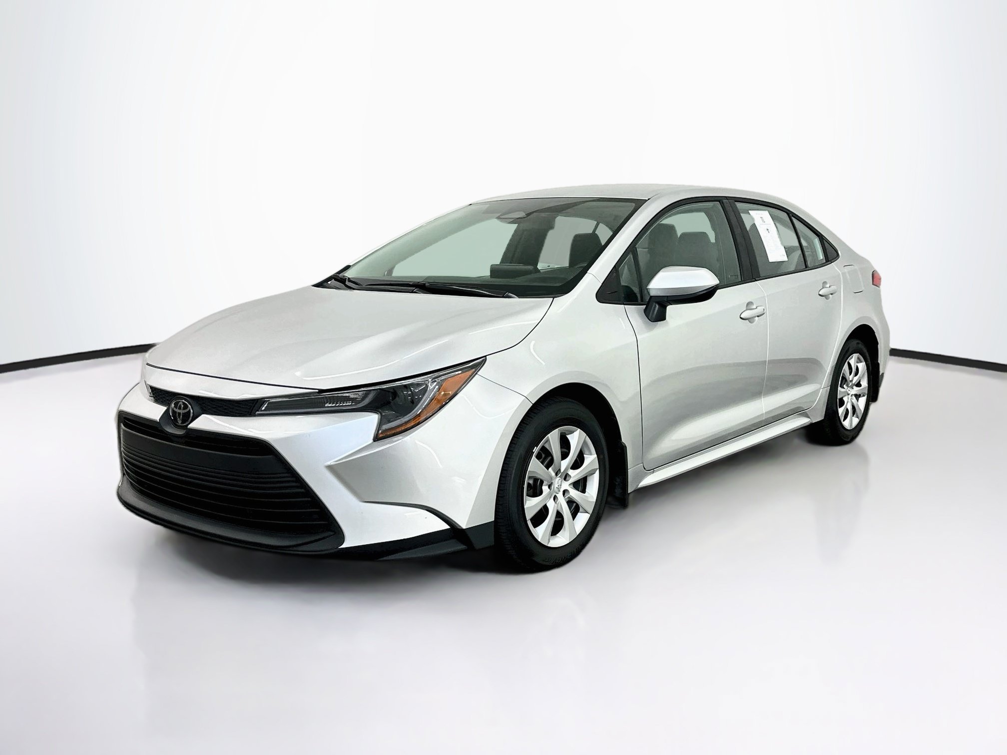 Used 2025 Toyota Corolla LE FWD image 3
