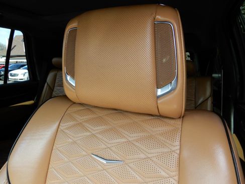 Used 2022 Cadillac Escalade Premium Luxury image 20