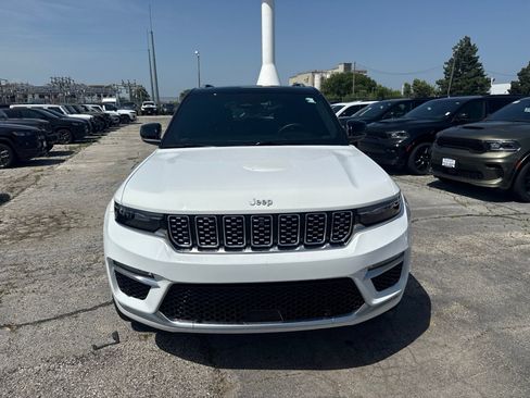 Used 2024 Jeep Grand Cherokee Summit AWD/4WD image 2