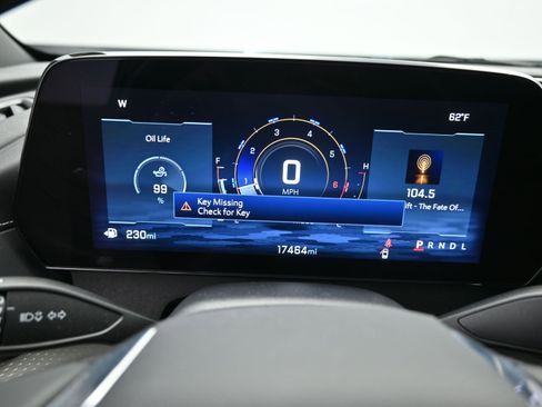 Used 2025 Chevrolet Traverse LT image 12