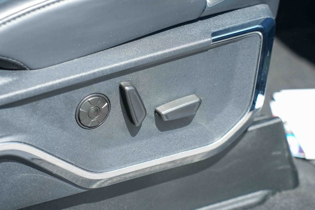 Used 2025 Ford F250 Platinum AWD/4WD image 18