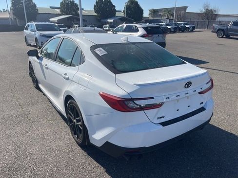 Used 2025 Toyota Camry SE image 7
