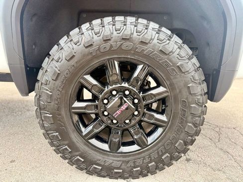 Used 2024 GMC Sierra 2500 AT4 w/ AT4 Premium Plus Package AWD/4WD image 9