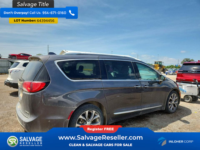 Used 2017 Chrysler Pacifica Limited w/ Advanced Safetytec Group FWD image 4