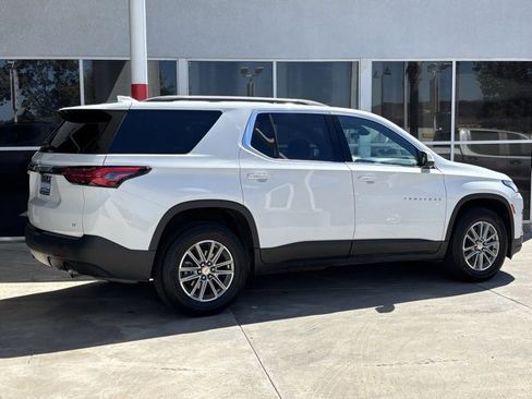 Used 2023 Chevrolet Traverse LT image 3