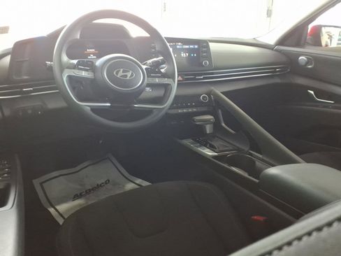 Used 2025 Hyundai Elantra Hybrid FWD image 14