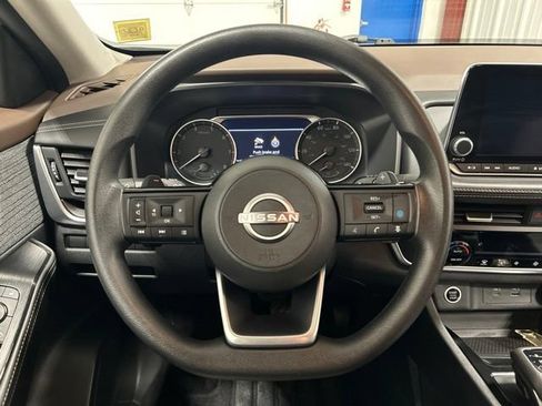 Used 2023 Nissan Rogue SV AWD/4WD image 14