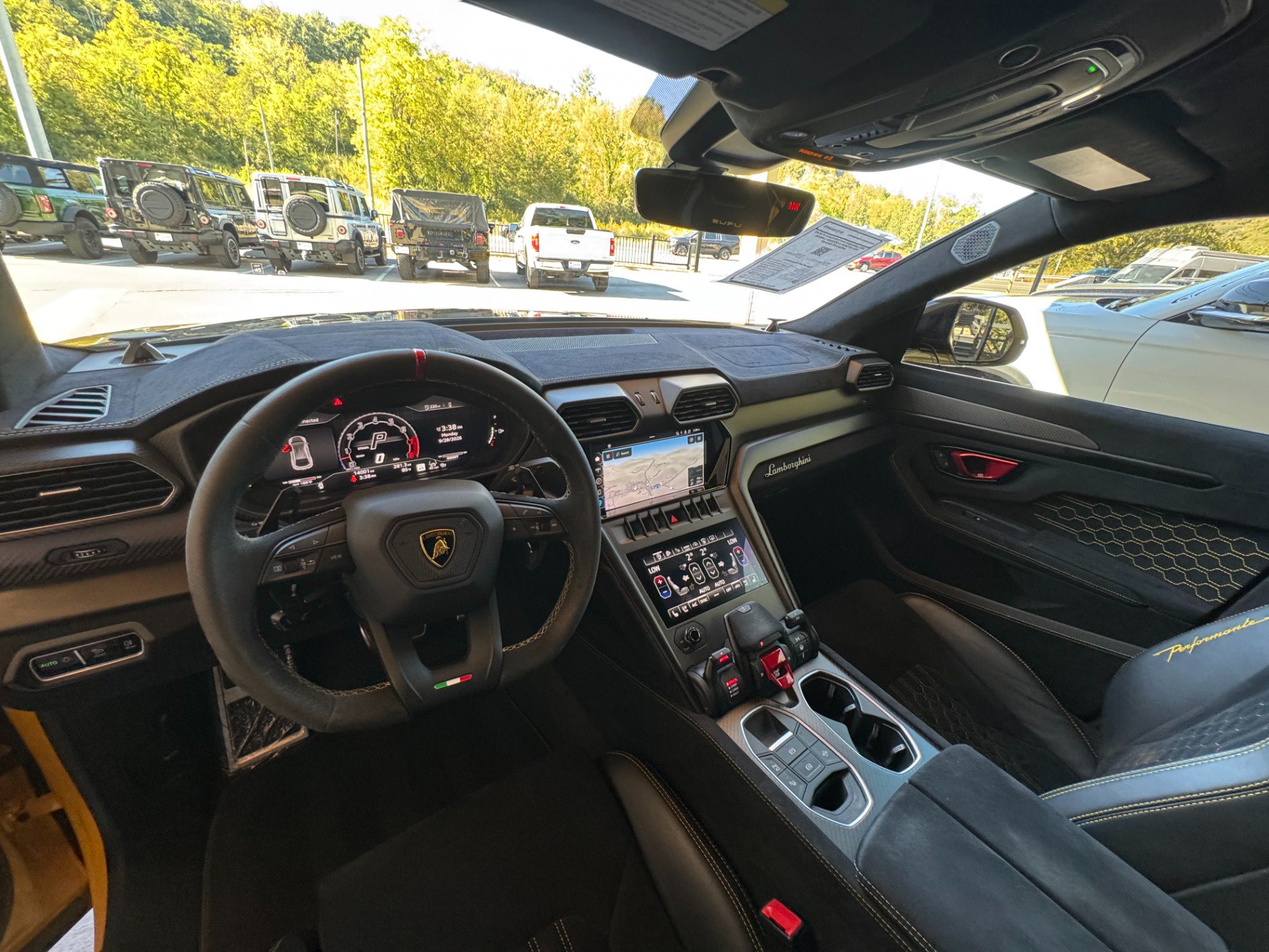 Used 2023 Lamborghini Urus Performante AWD/4WD image 10