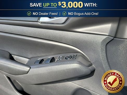 Used 2025 Nissan Altima 2.5 SV image 18