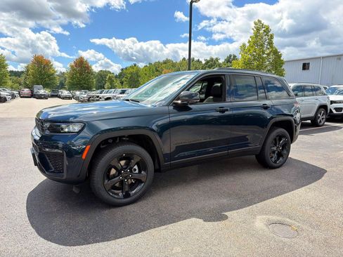 New 2026 Jeep Grand Cherokee Limited w/ Limited Altitude Package AWD/4WD image 4
