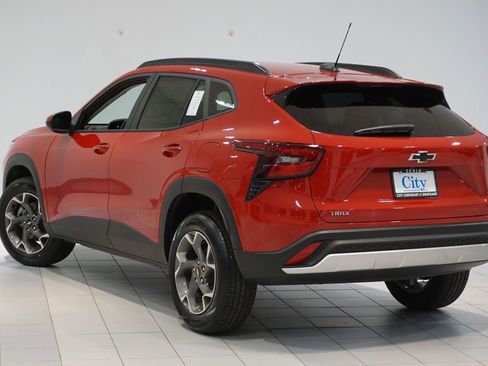 New 2026 Chevrolet Trax LT image 8