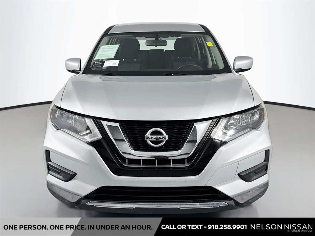 Used 2017 Nissan Rogue S FWD image 2