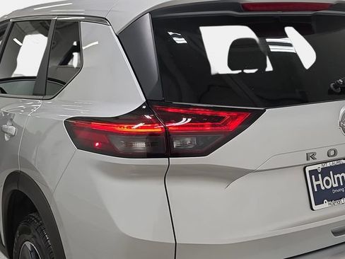 Used 2025 Nissan Rogue SV AWD/4WD image 32