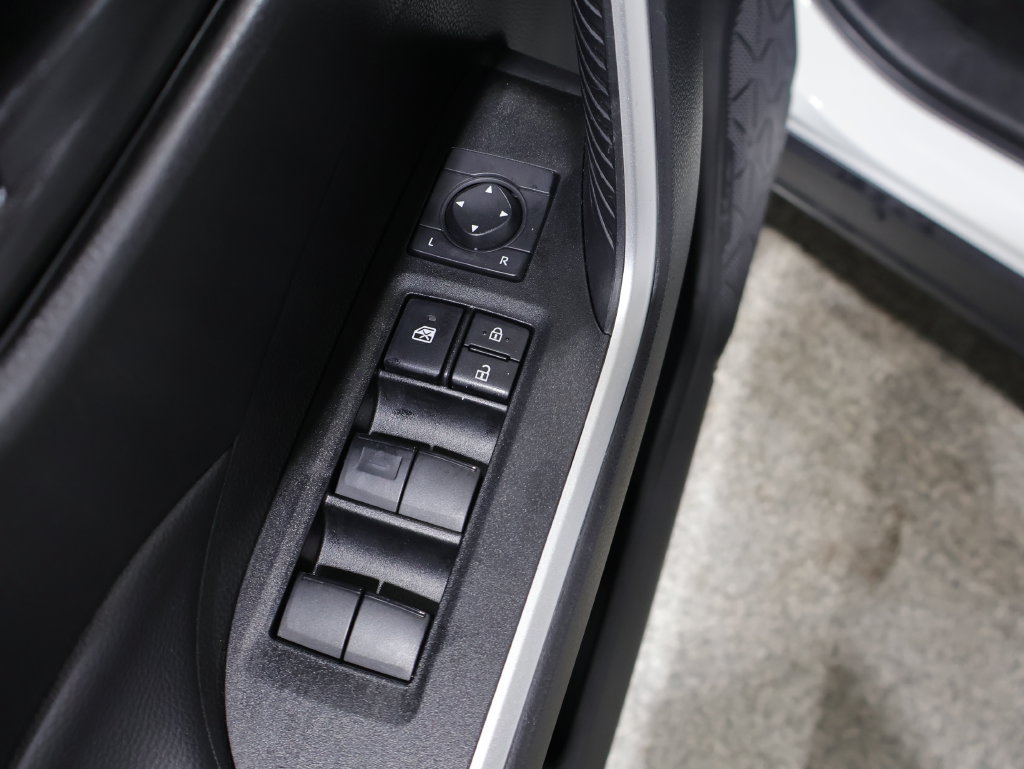 Used 2025 Toyota RAV4 LE AWD/4WD image 12
