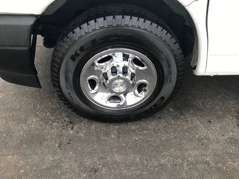 Used 2020 Chevrolet Express 2500 LS image 25