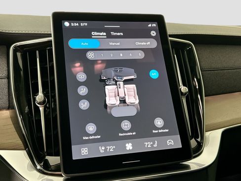 New 2025 Volvo XC90 B6 Core w/ Climate Package image 23