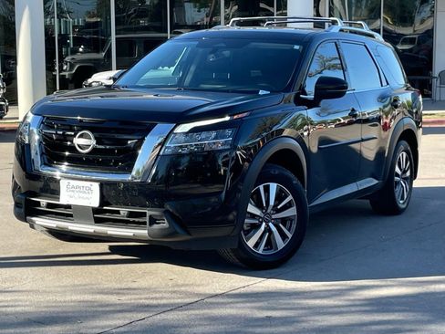 Used 2024 Nissan Pathfinder SL image 10