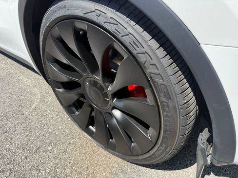 Used 2022 Tesla Model Y Performance AWD/4WD image 5