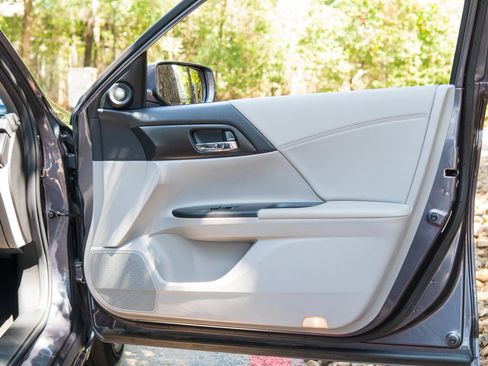 Used 2013 Honda Accord Touring image 28