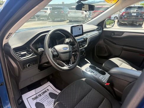 Used 2023 Ford Escape Active AWD/4WD image 3