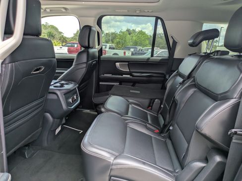 Used 2025 Ford Expedition Max Platinum AWD/4WD image 13