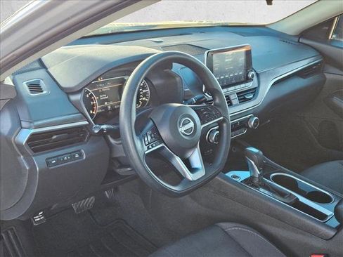Used 2024 Nissan Altima 2.5 SV image 10