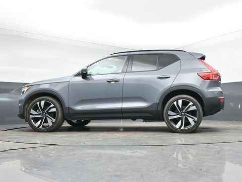 Used 2023 Volvo XC40 B5 Plus w/ Climate Package image 13