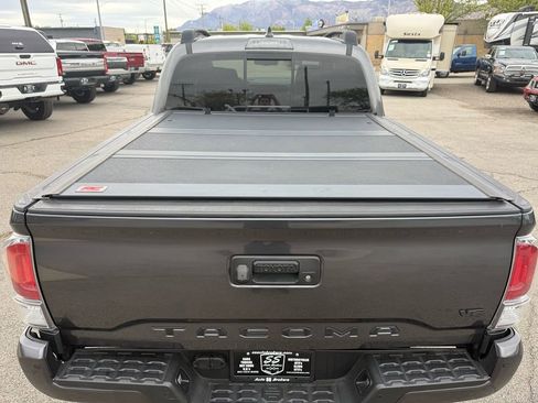 Used 2022 Toyota Tacoma TRD Sport w/ Technology Package AWD/4WD image 8