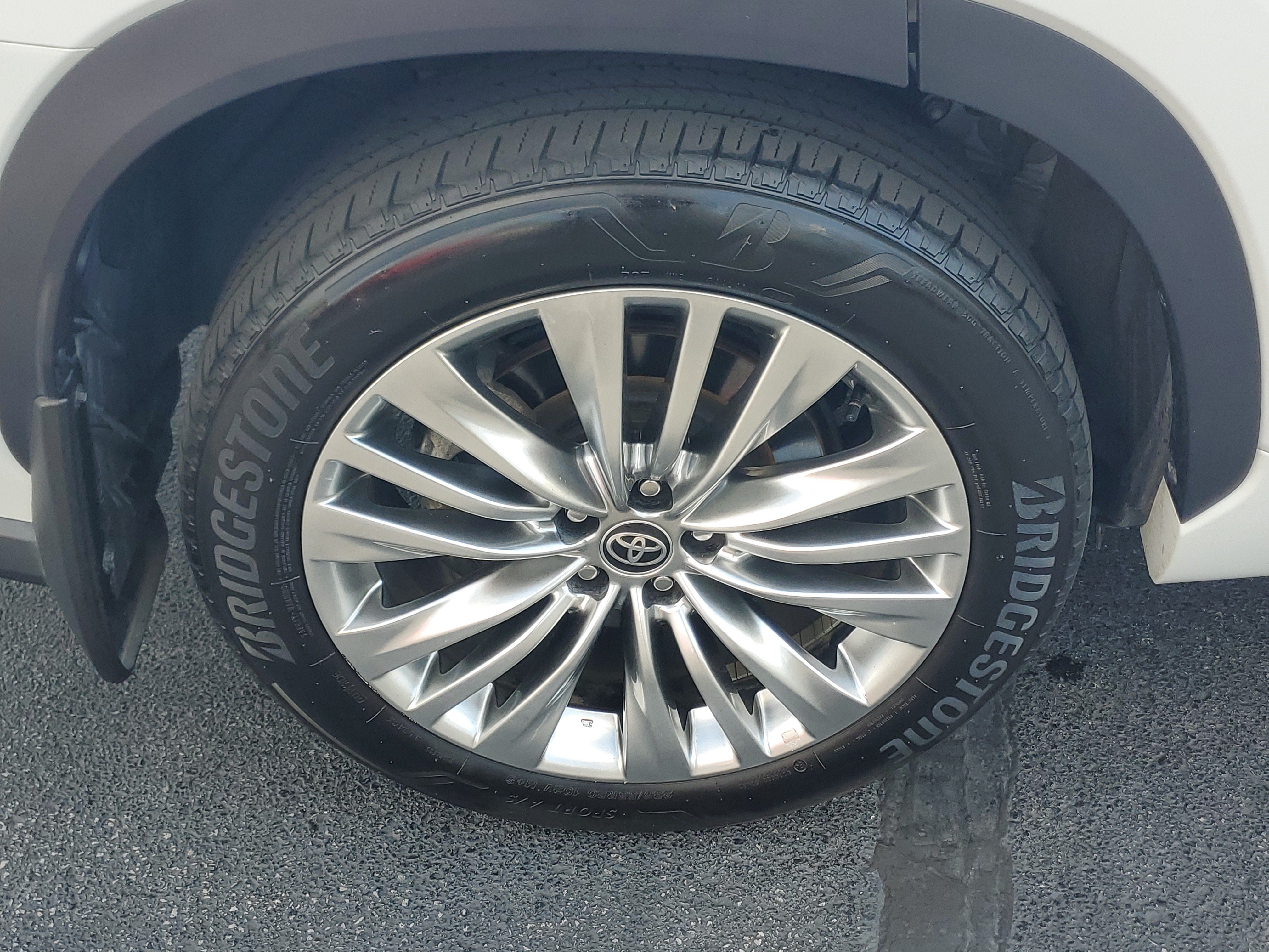 Certified 2026 Toyota Highlander AWD image 6