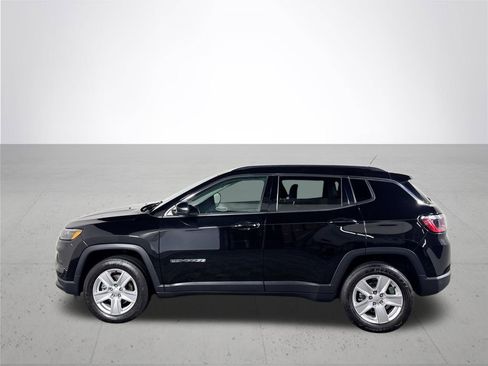 Used 2022 Jeep Compass Latitude w/ Sun and Sound Group AWD/4WD image 9