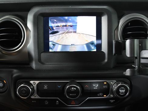 Used 2022 Jeep Gladiator Sport image 17